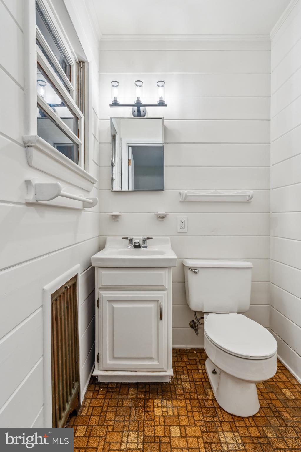 27 Woodcrest Ave