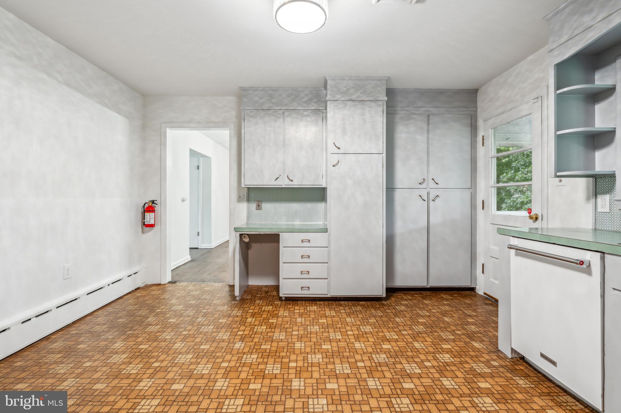 27 Woodcrest Ave