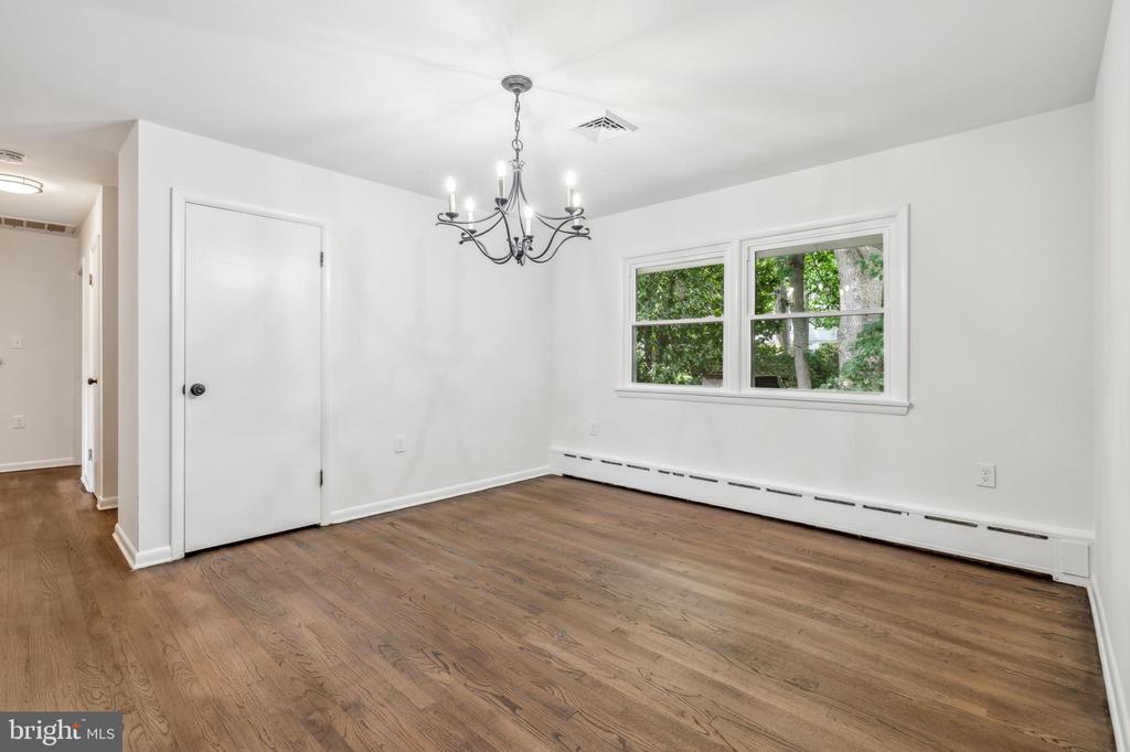 27 Woodcrest Ave