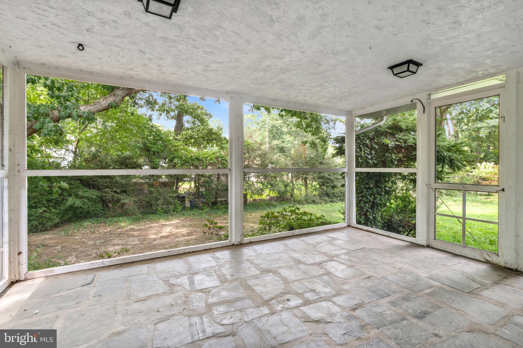 27 Woodcrest Ave