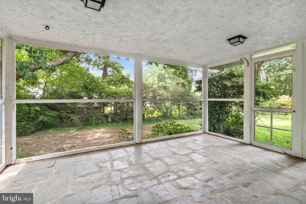 27 Woodcrest Ave