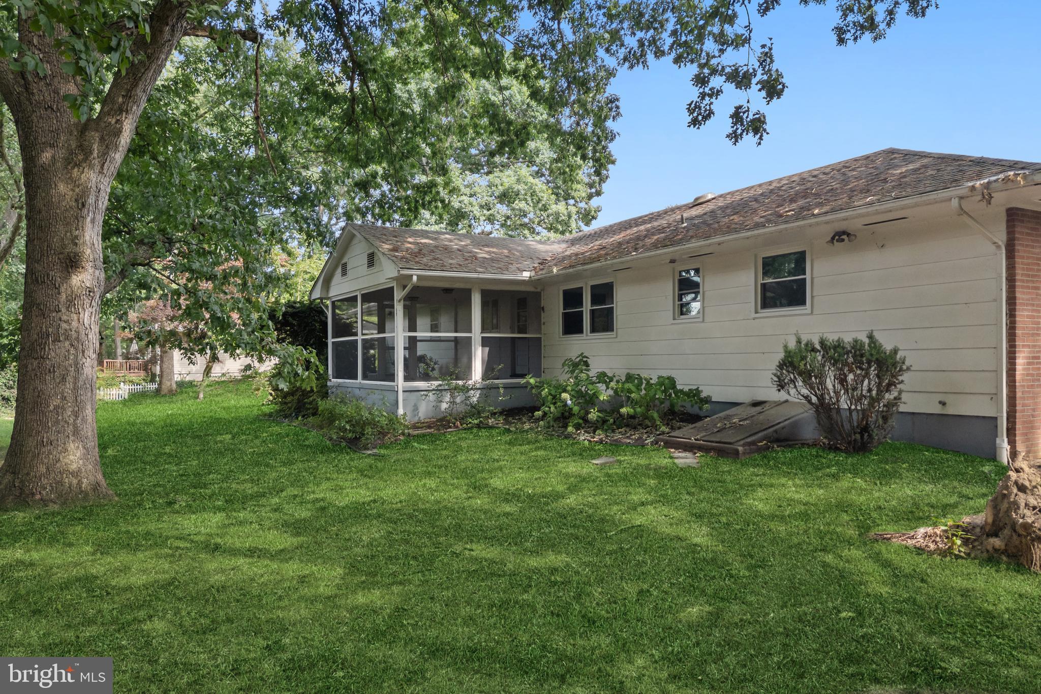 27 Woodcrest Ave