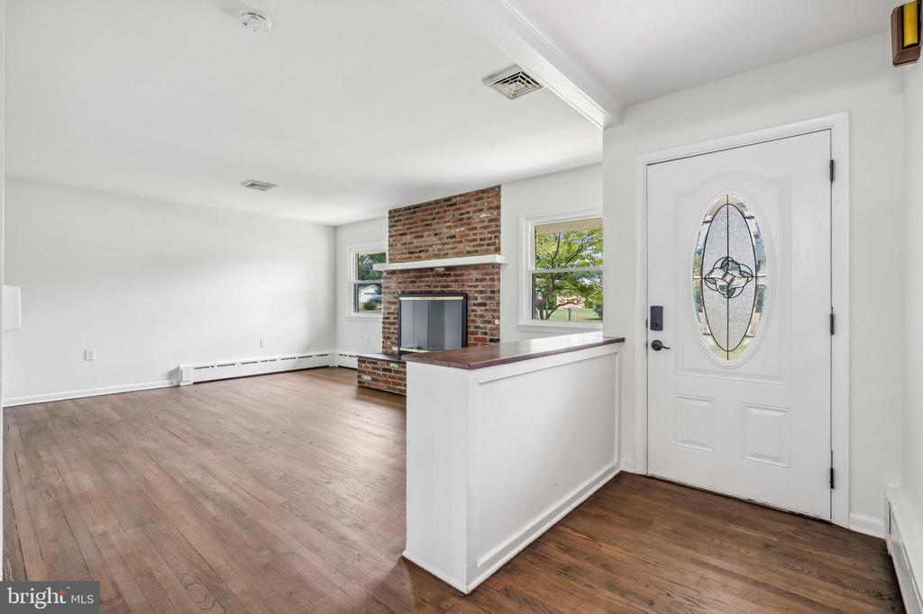 27 Woodcrest Ave