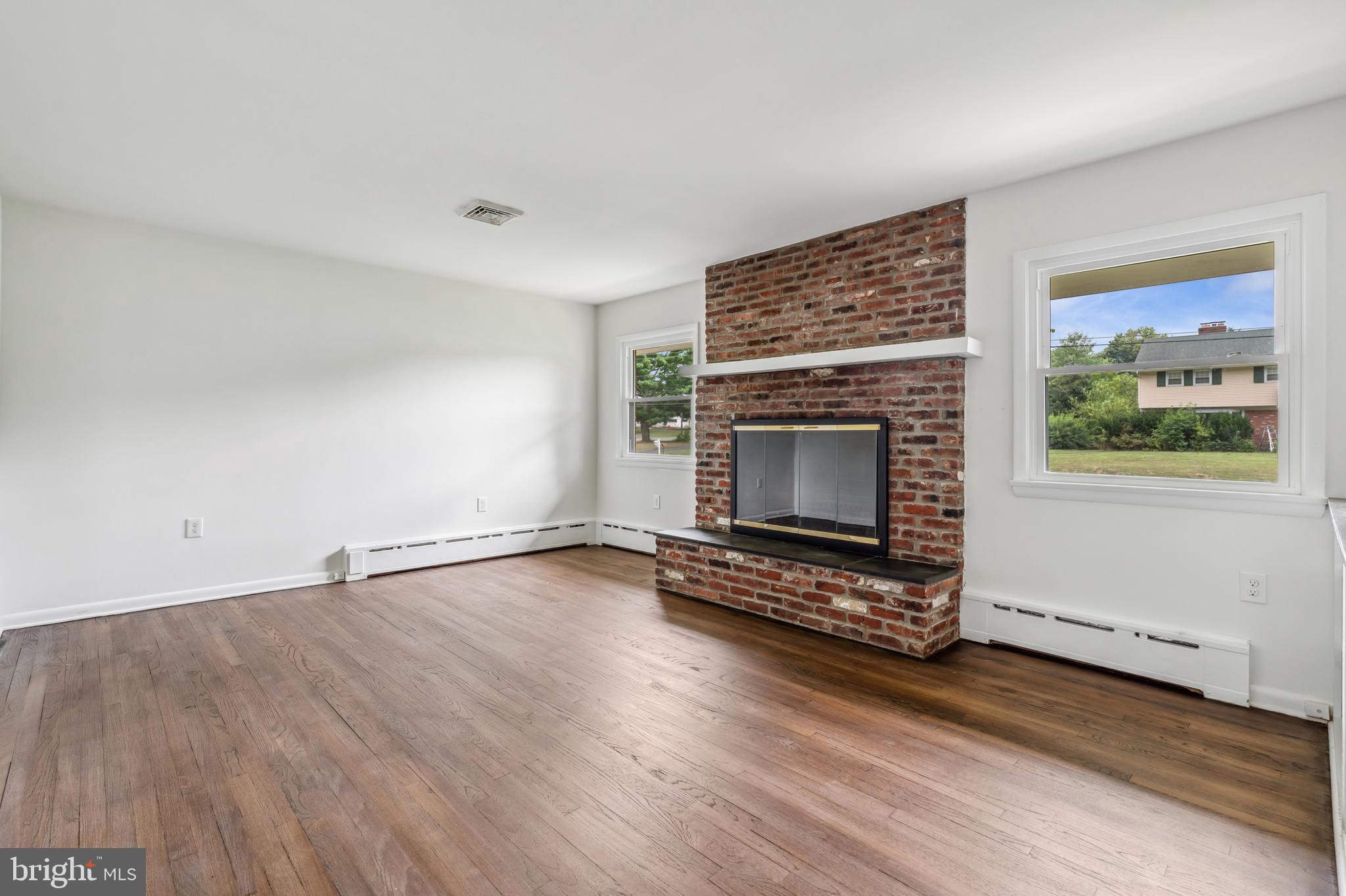 27 Woodcrest Ave