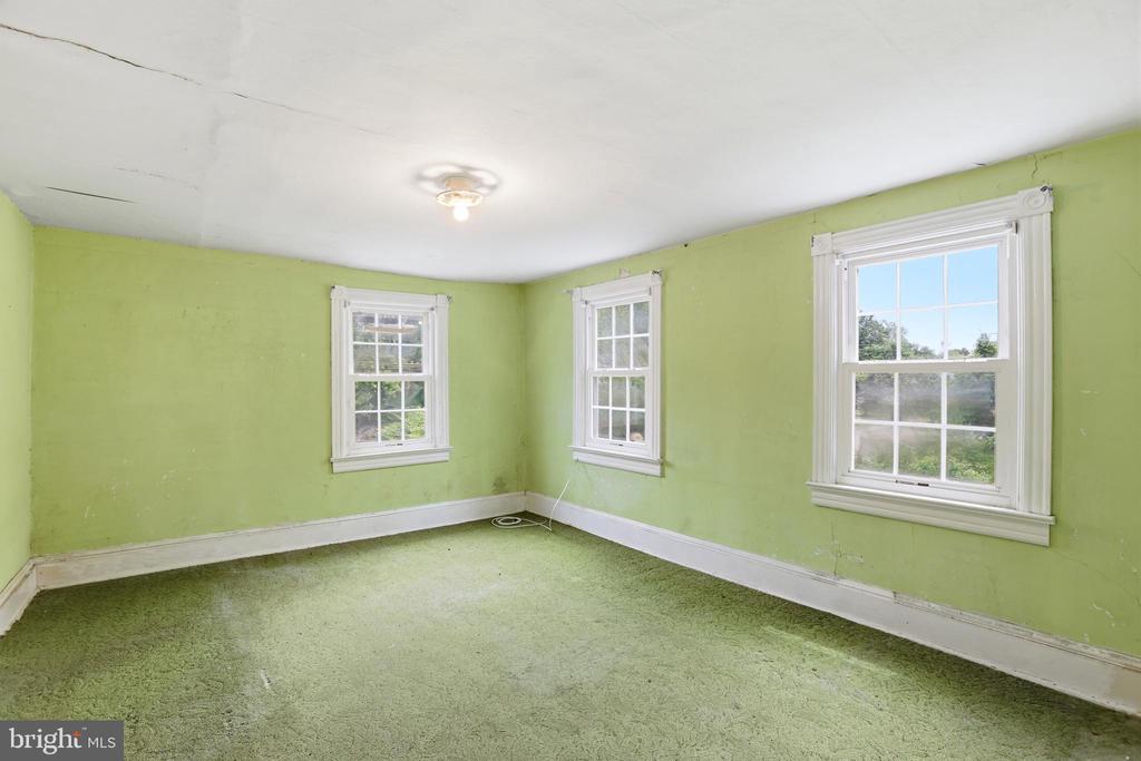 523 HAY ROAD