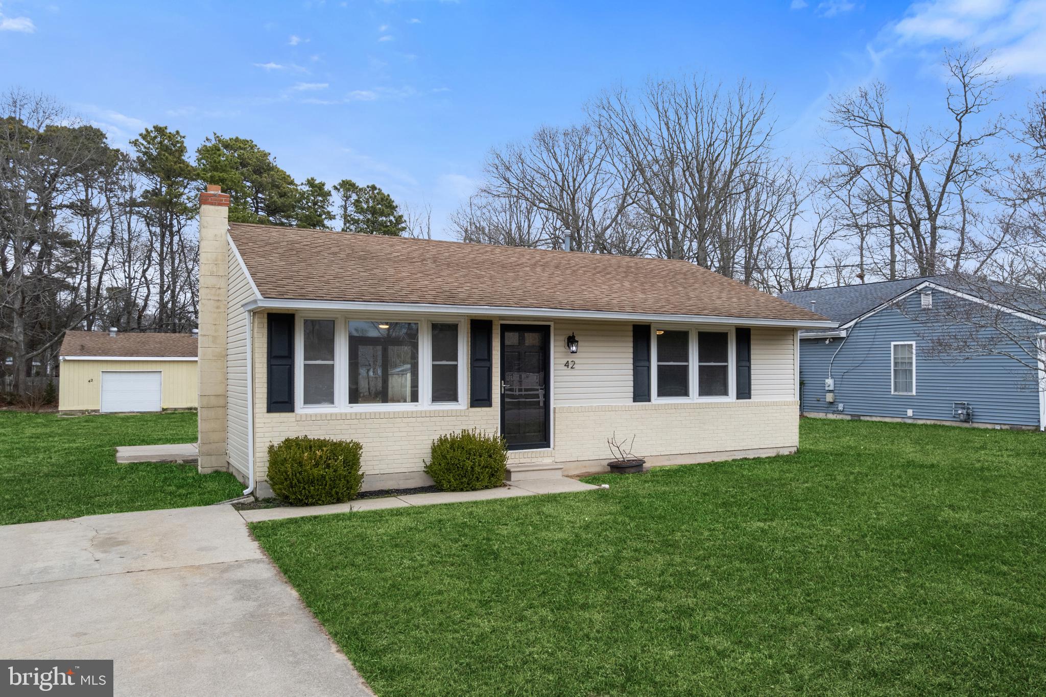 42 W Shellbay Ave