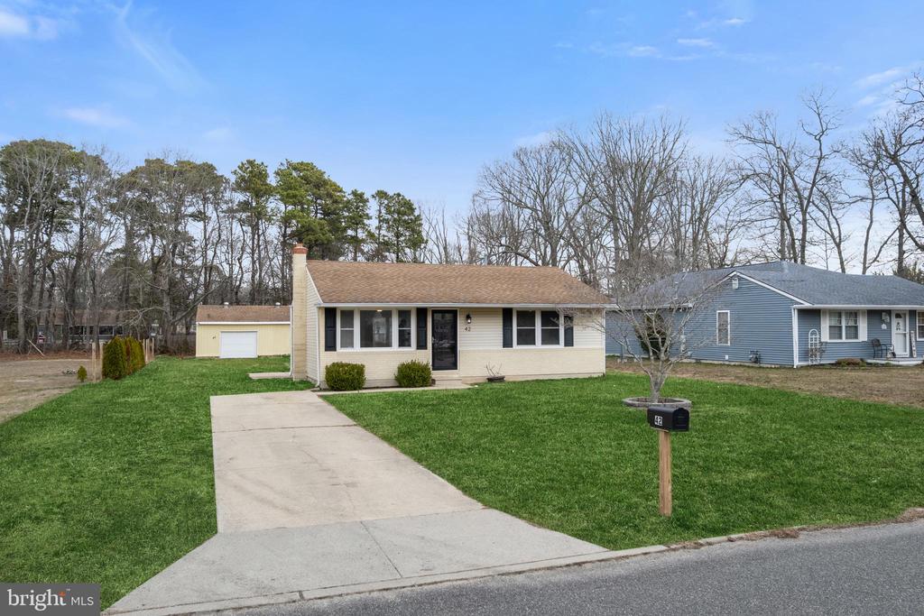 42 W Shellbay Ave