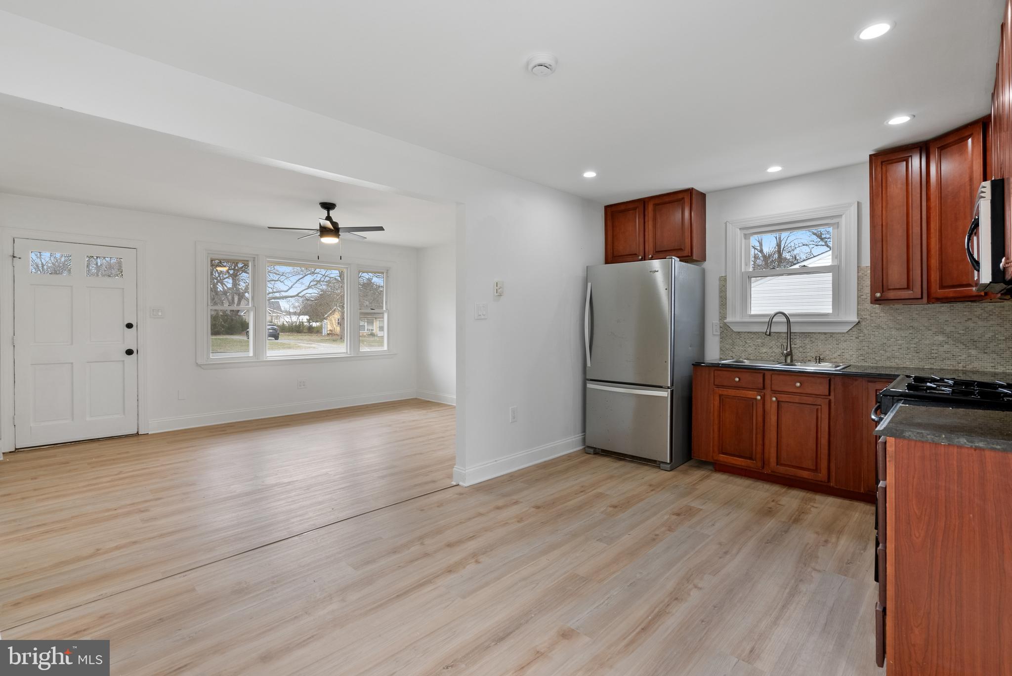 42 W Shellbay Ave