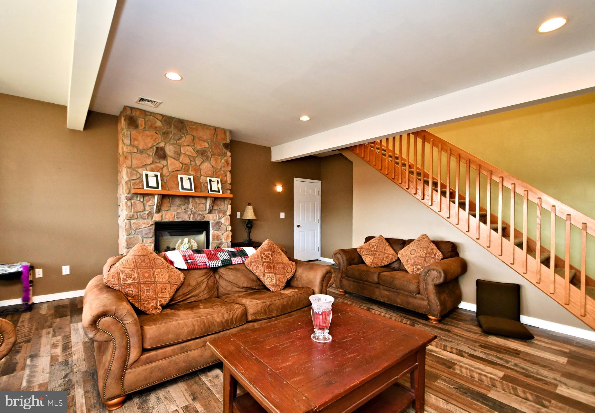 365 Oysterdale Rd