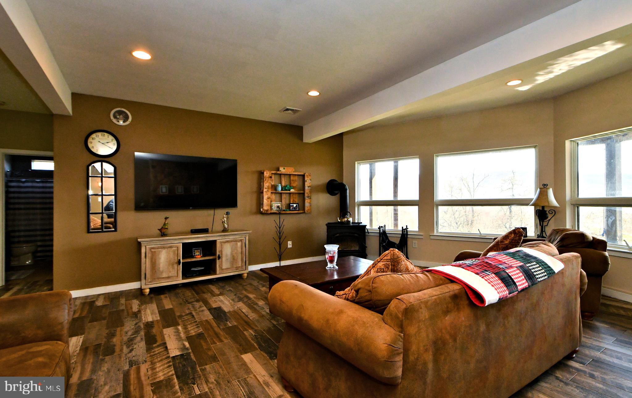 365 Oysterdale Rd