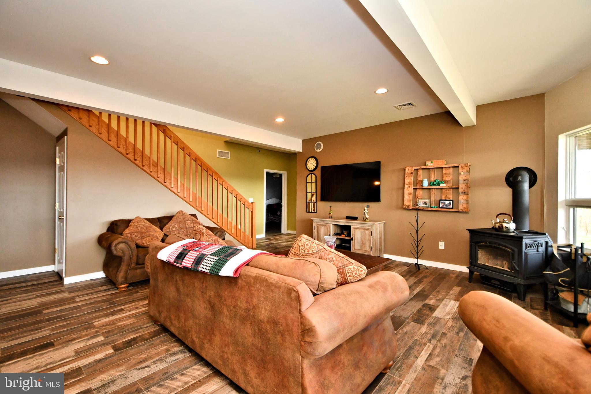 365 Oysterdale Rd