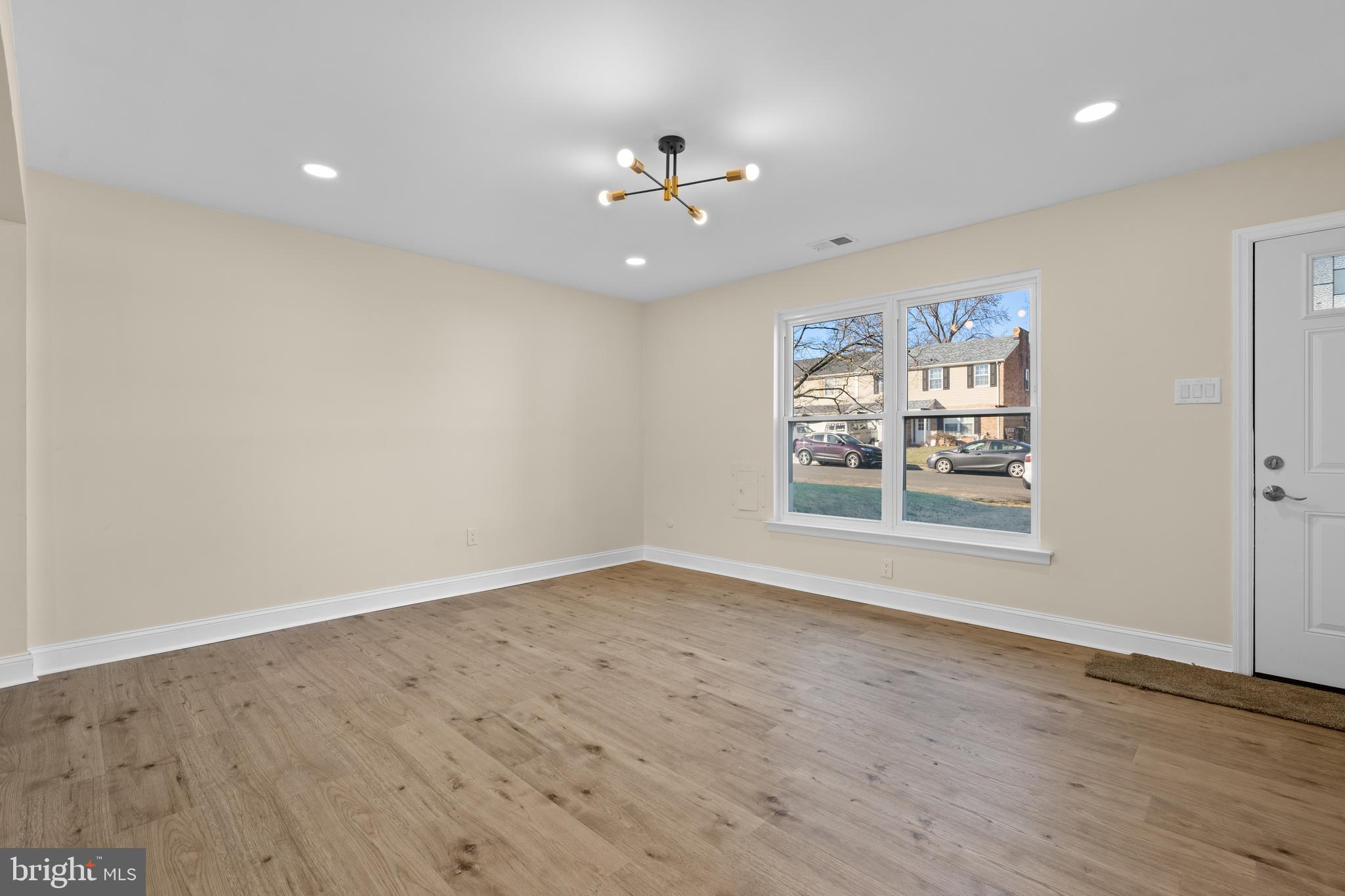 6233 Madison Ct