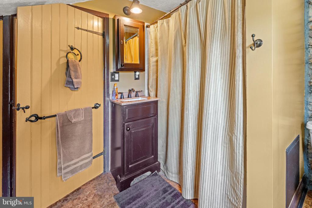 1060 Davisville Rd