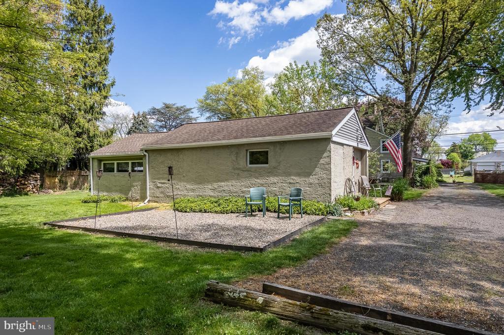 1060 Davisville Rd