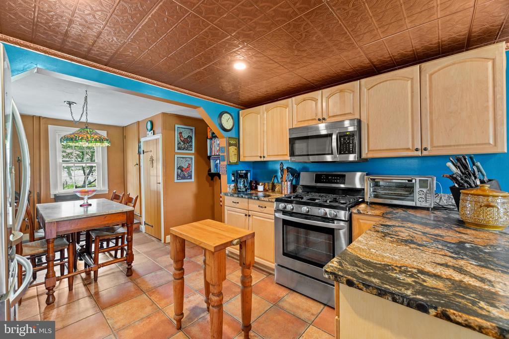 1060 Davisville Rd