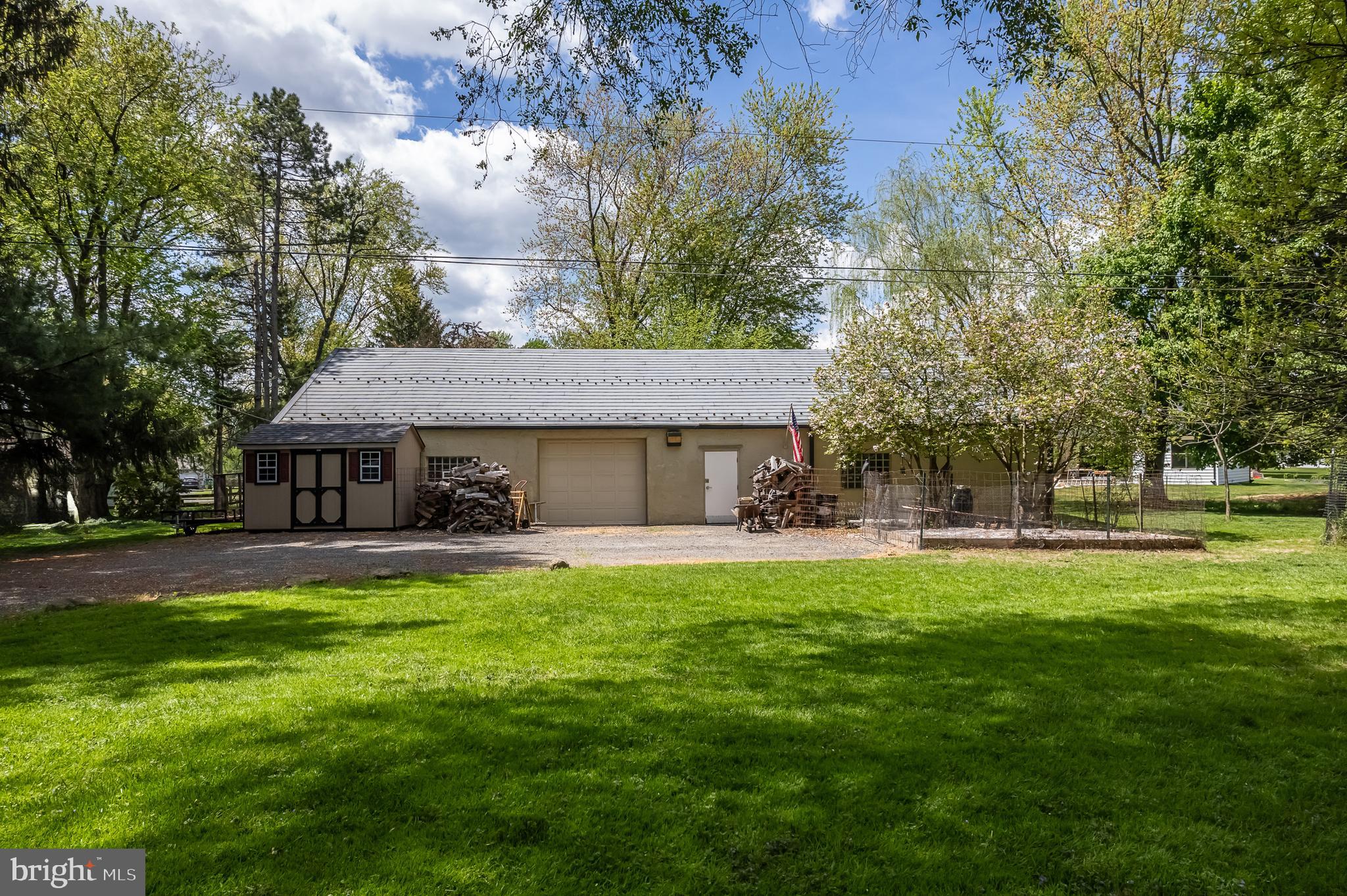 1060 Davisville Rd