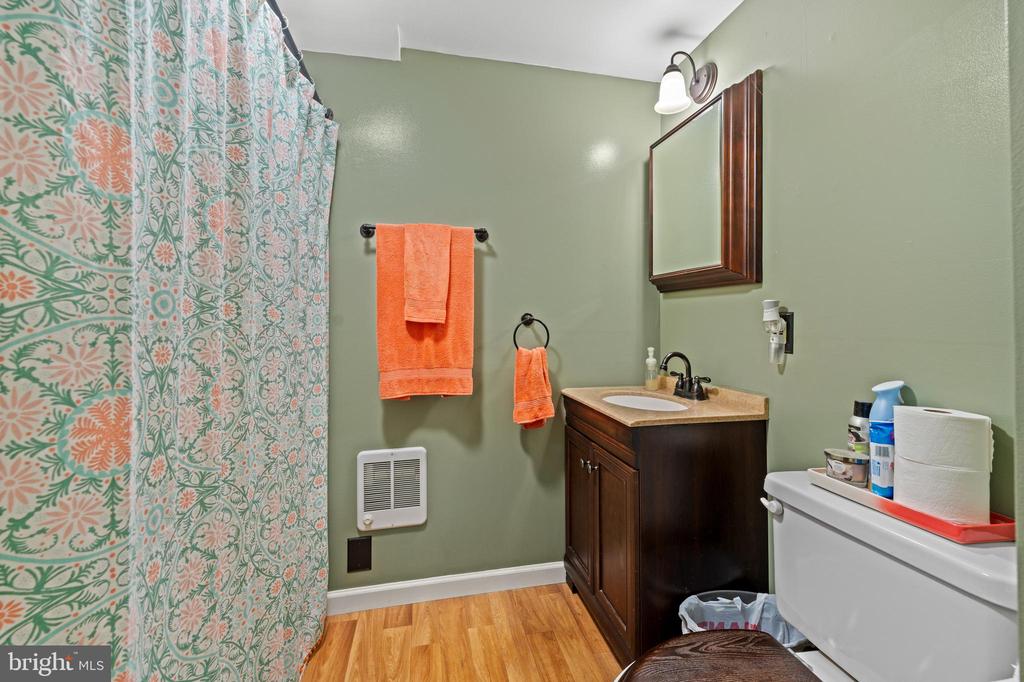 1060 Davisville Rd