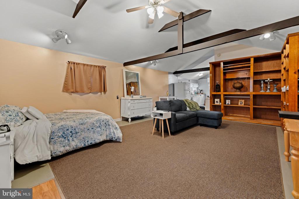 1060 Davisville Rd