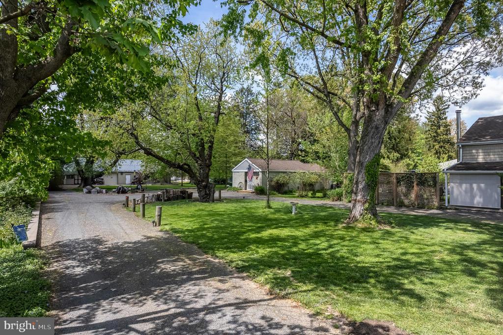 1060 Davisville Rd