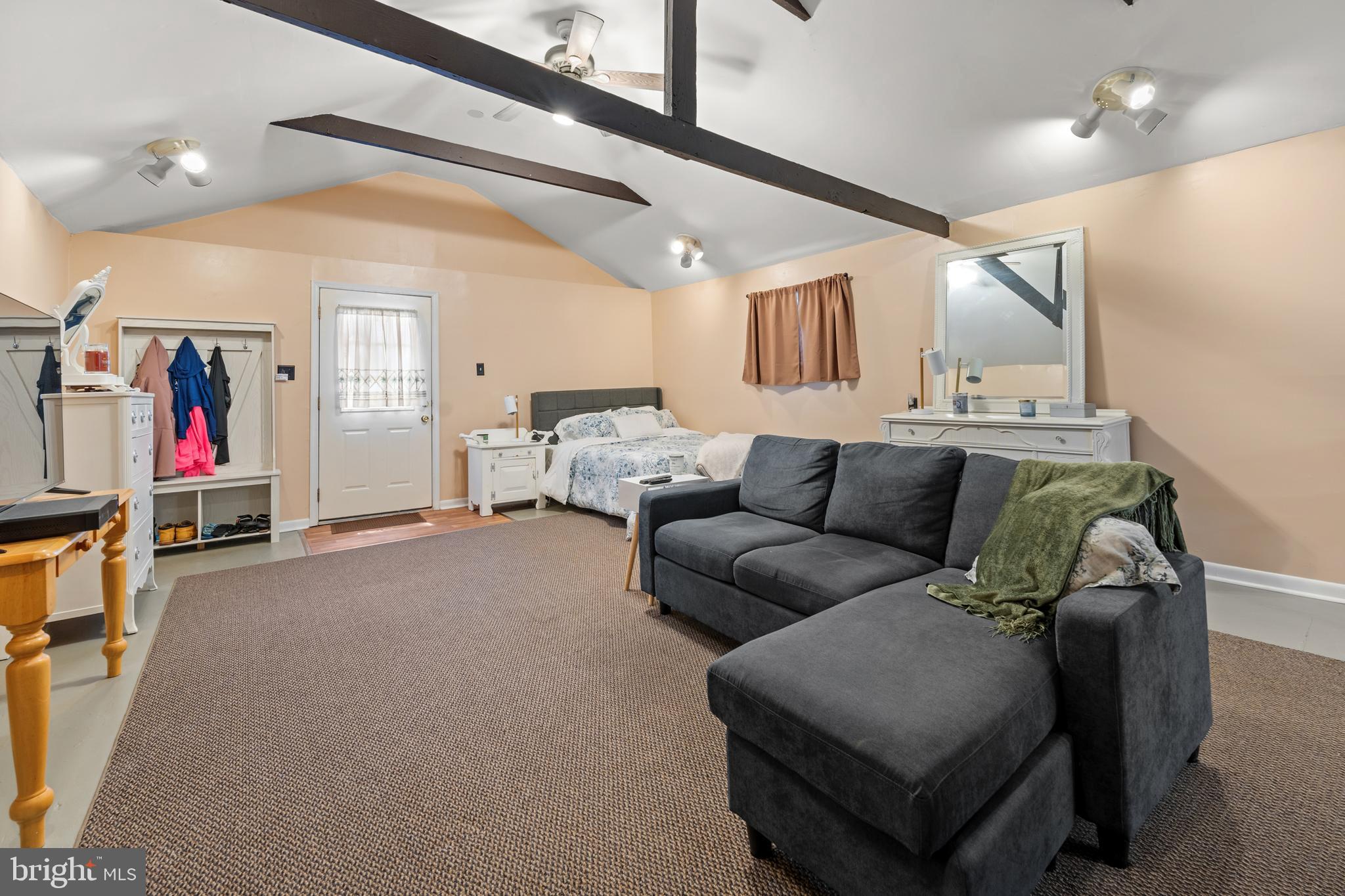 1060 Davisville Rd