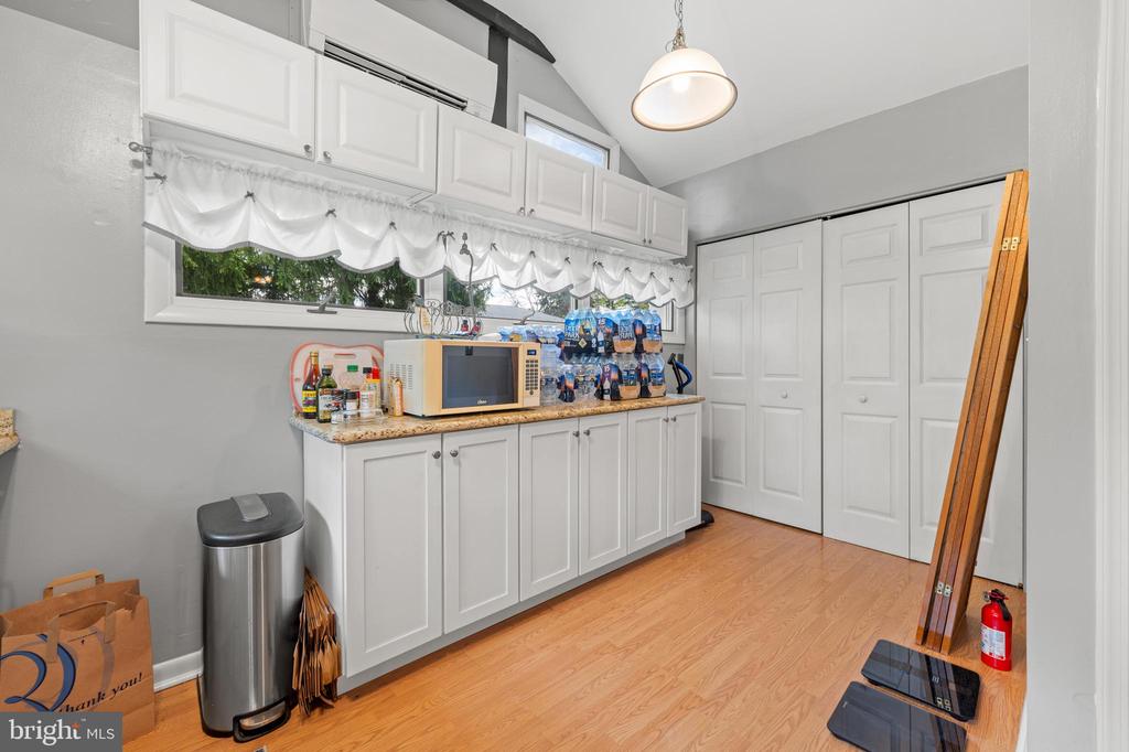 1060 Davisville Rd