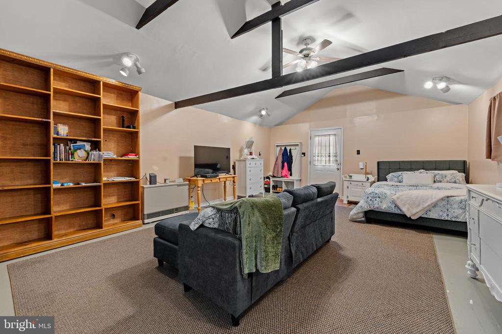 1060 Davisville Rd