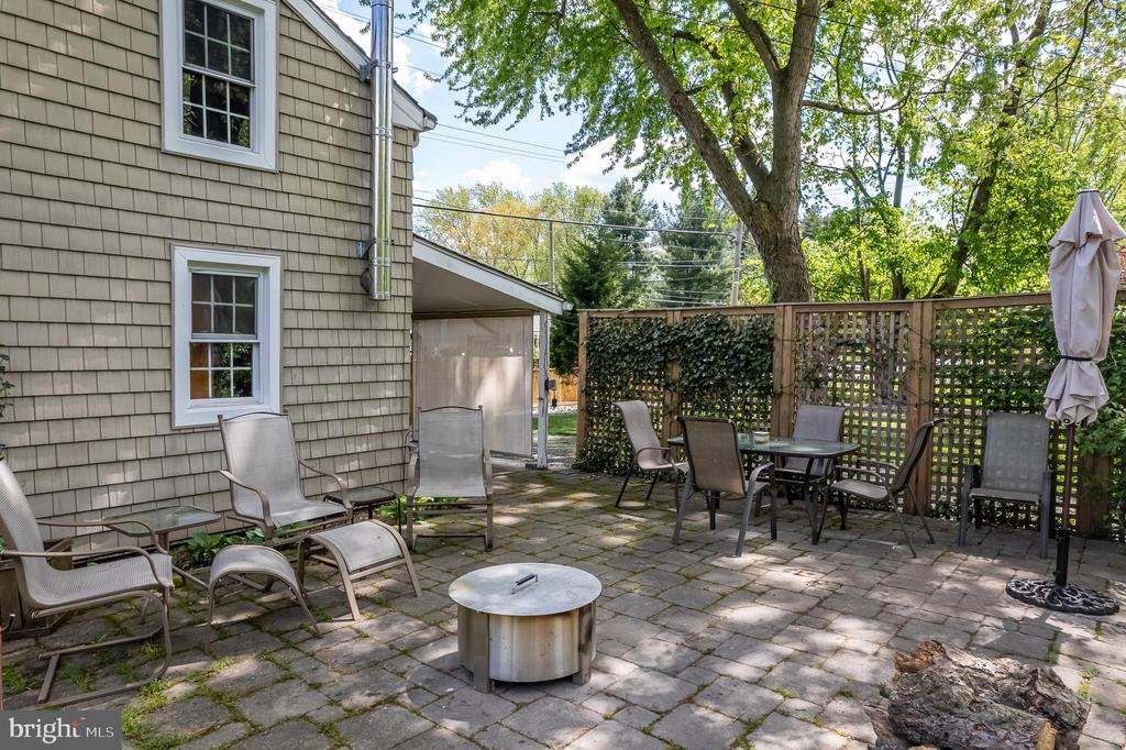 1060 Davisville Rd