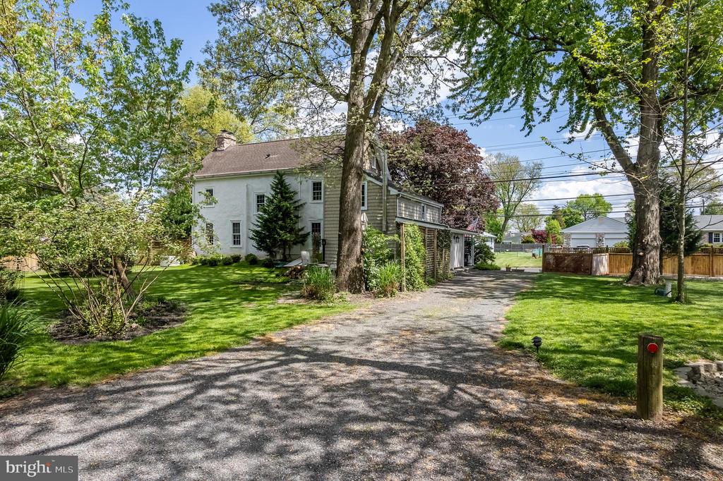 1060 Davisville Rd