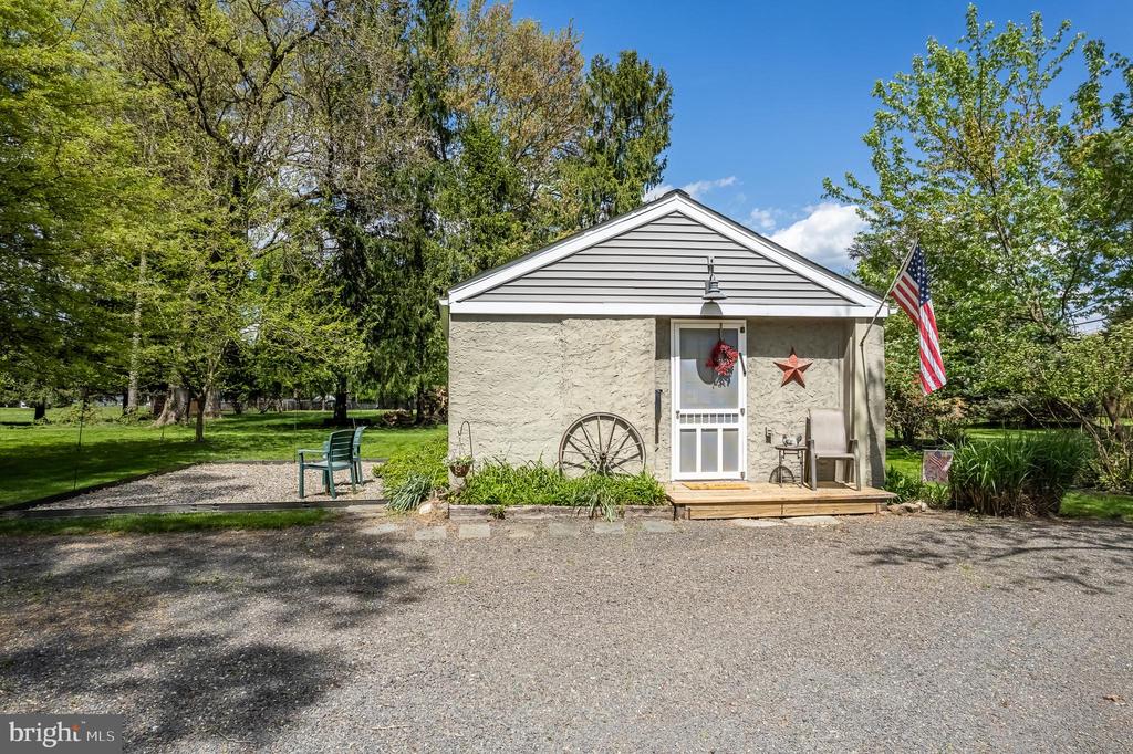 1060 Davisville Rd