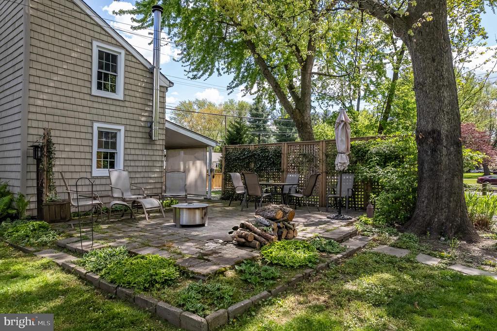 1060 Davisville Rd