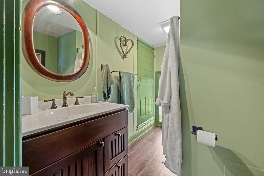 1060 Davisville Rd