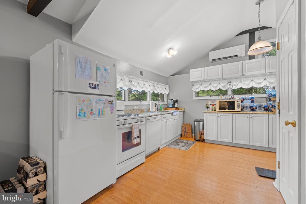 1060 Davisville Rd