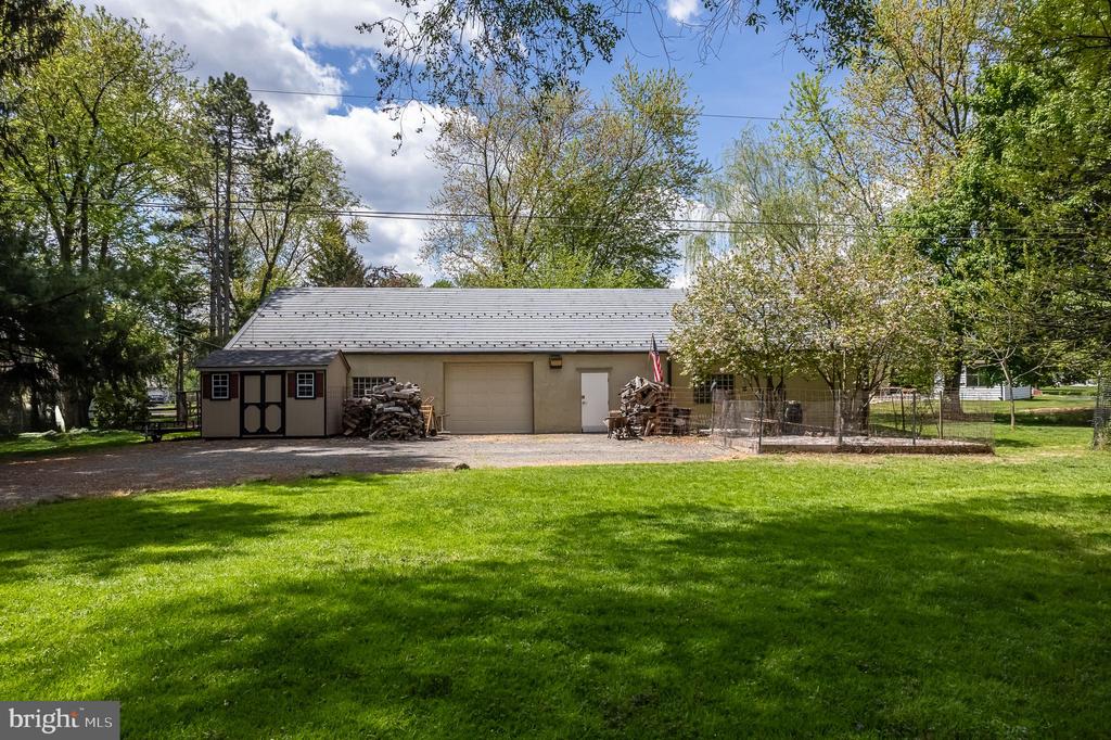 1060 Davisville Rd