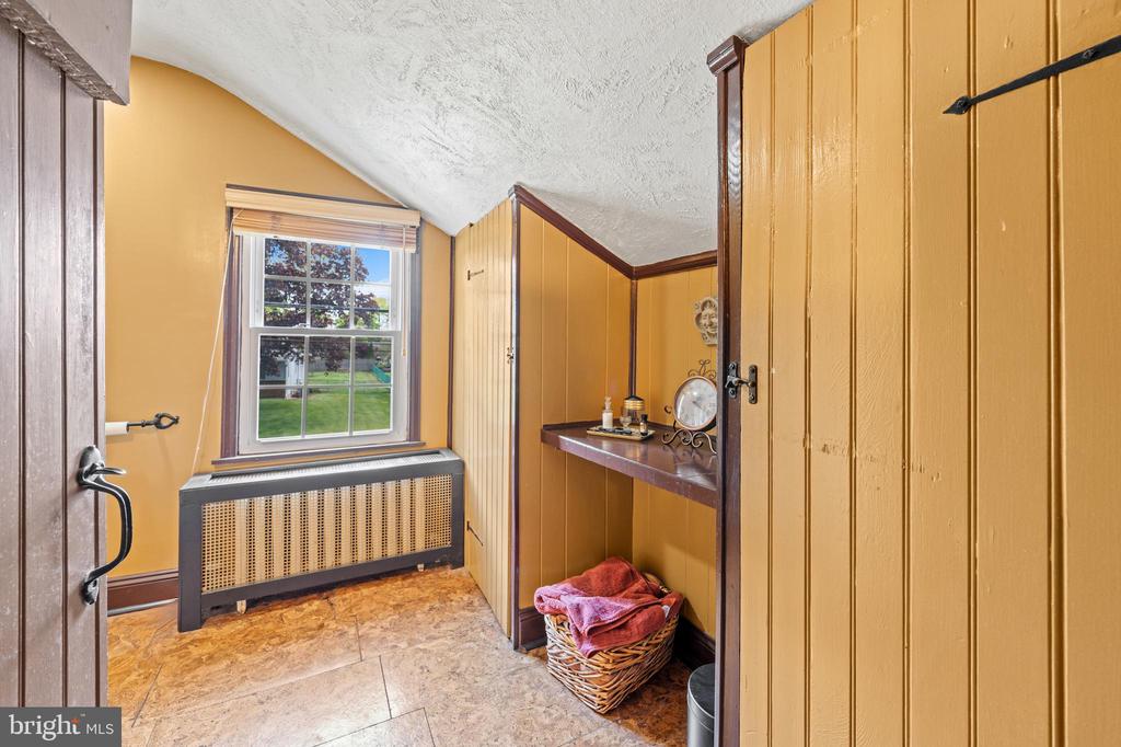 1060 Davisville Rd