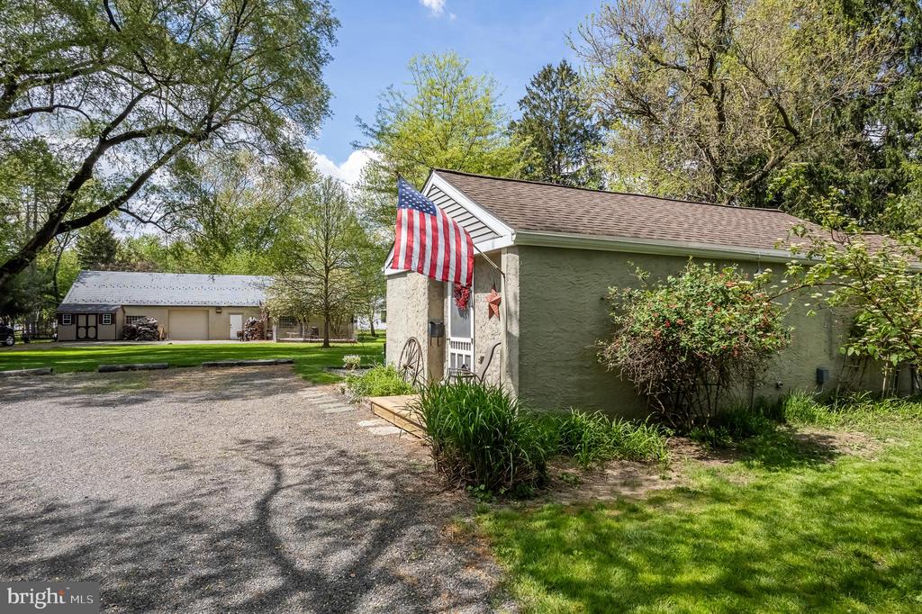 1060 Davisville Rd