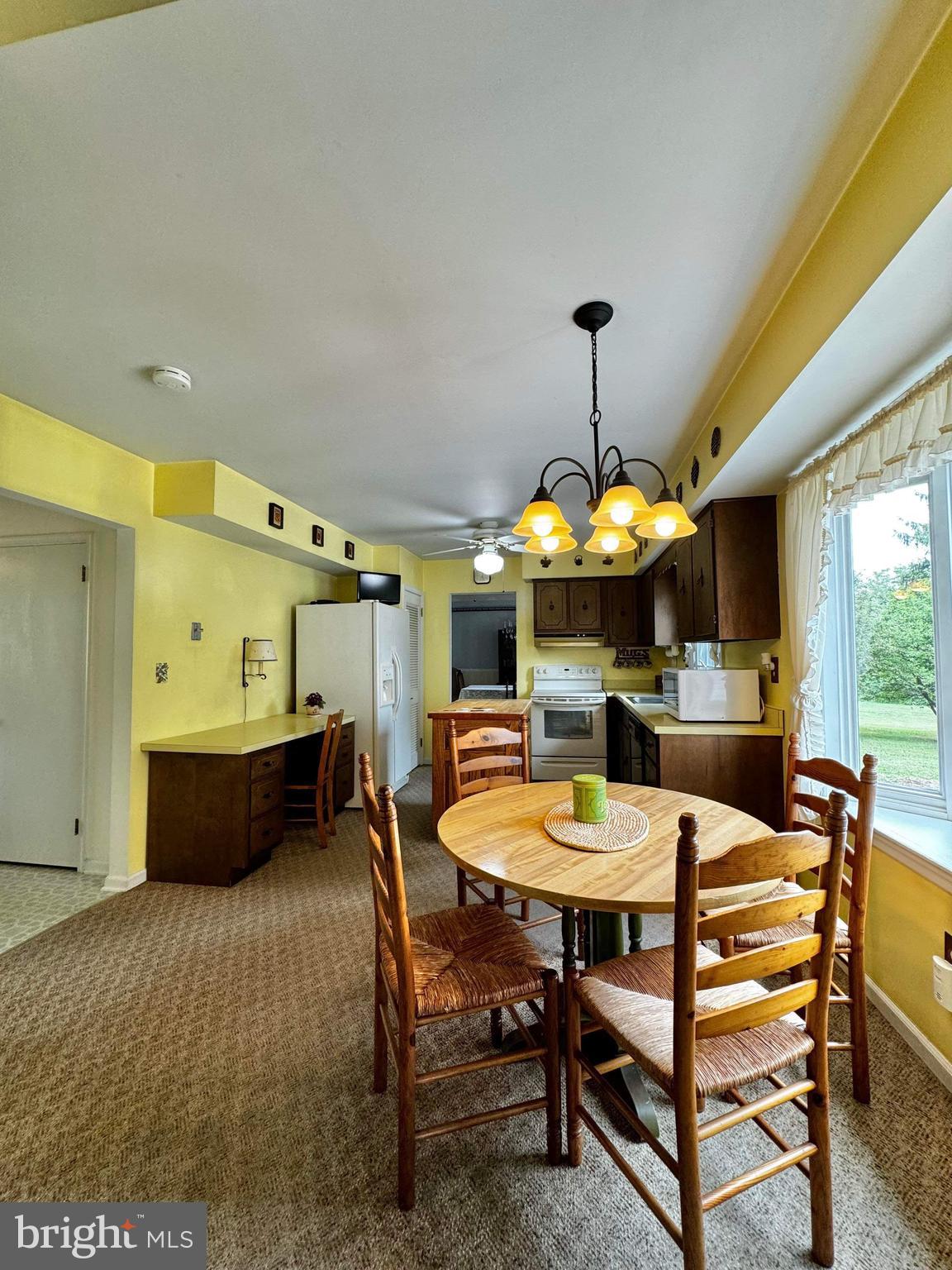 10 Meadow Dr