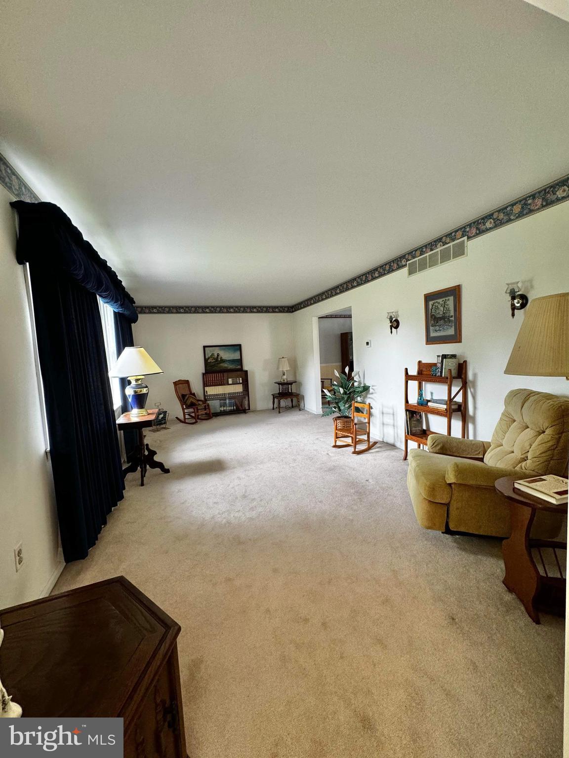 10 Meadow Dr