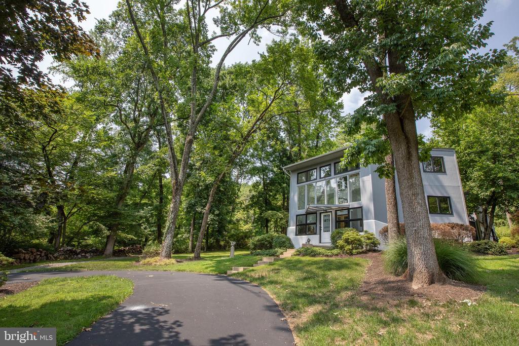 1235 Eagle Rd