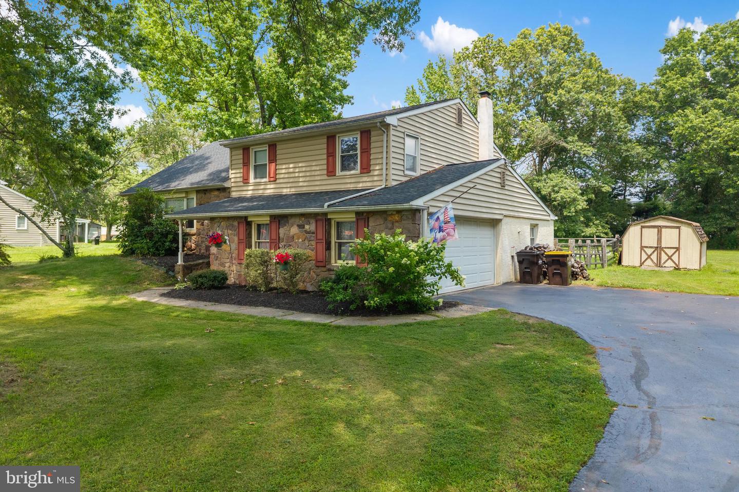 33 Squirrel Rd