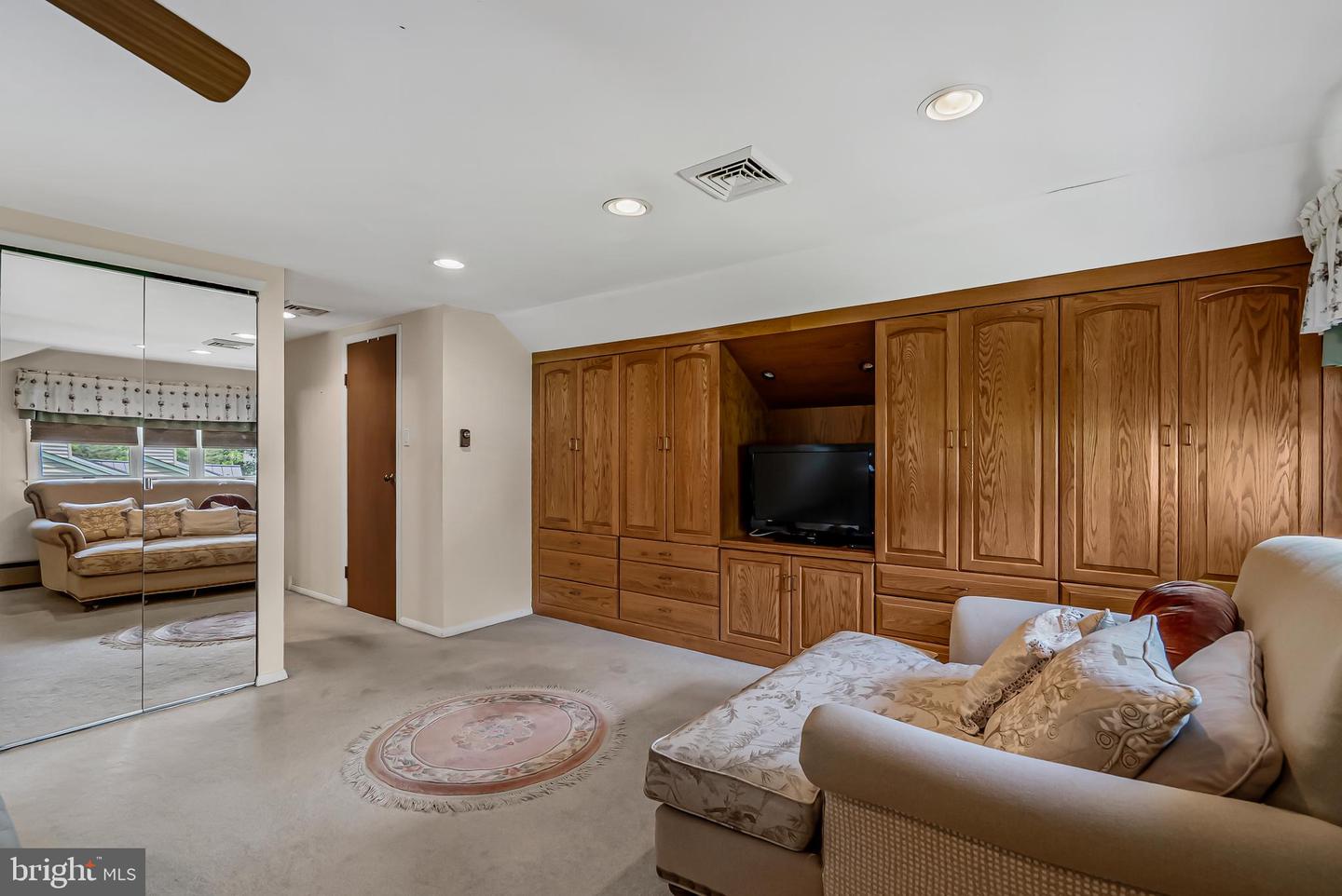 33 Squirrel Rd