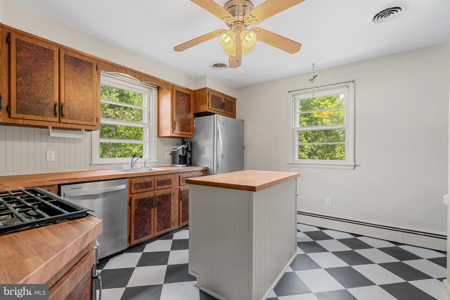 466 Linden Ave