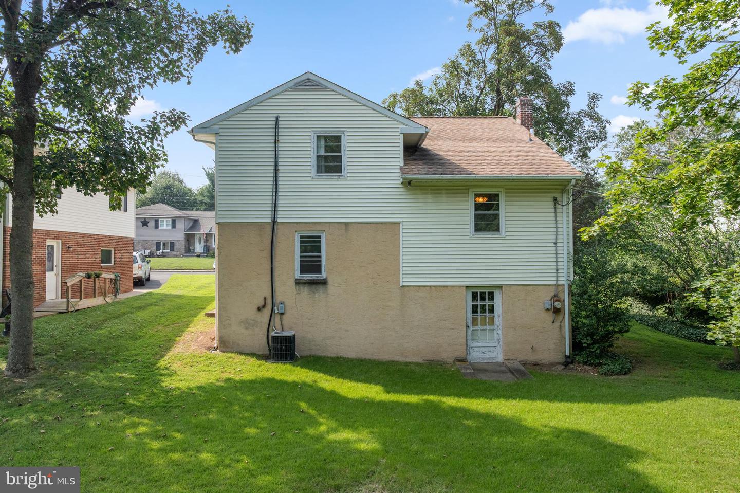 466 Linden Ave