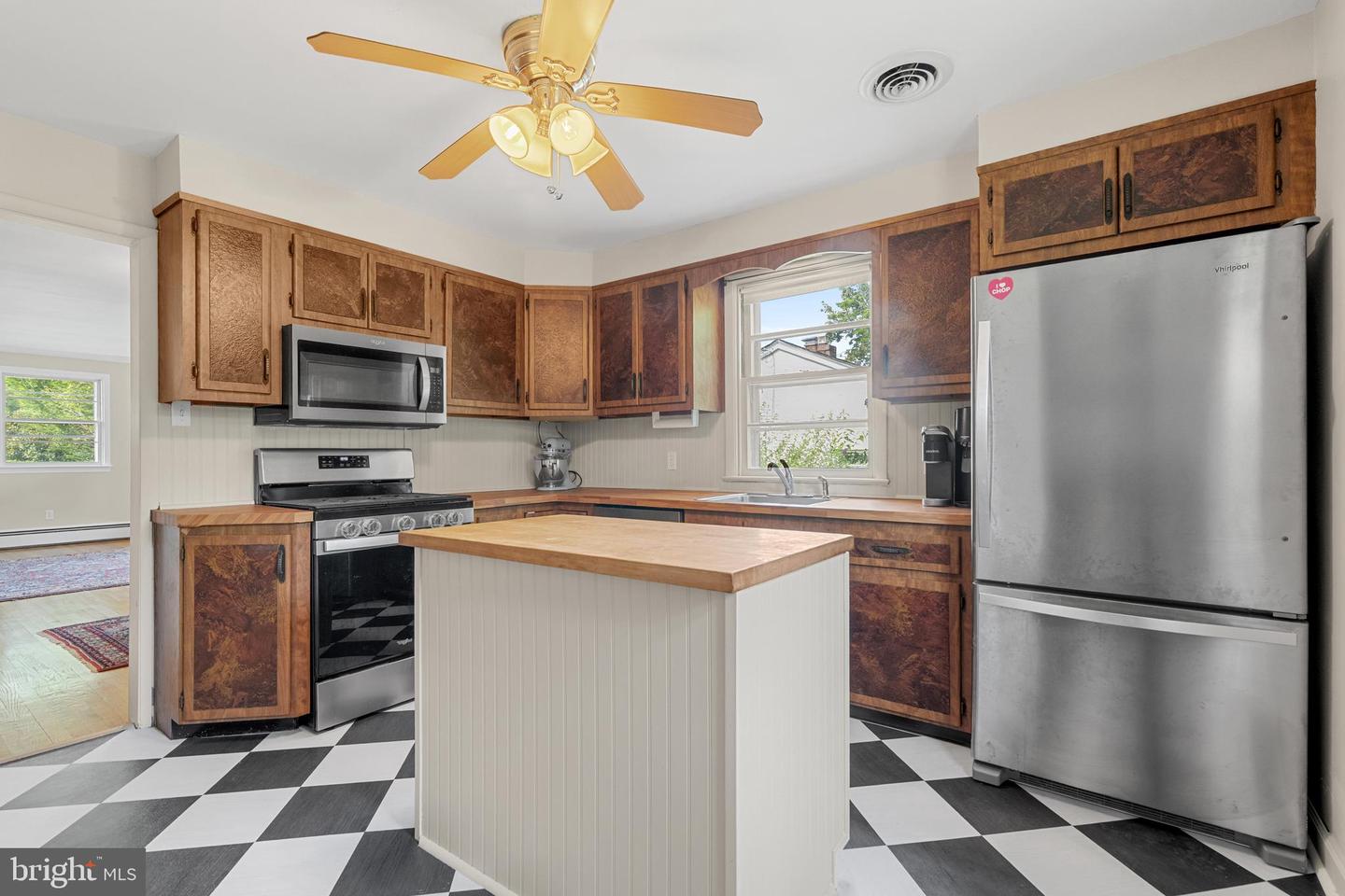 466 Linden Ave