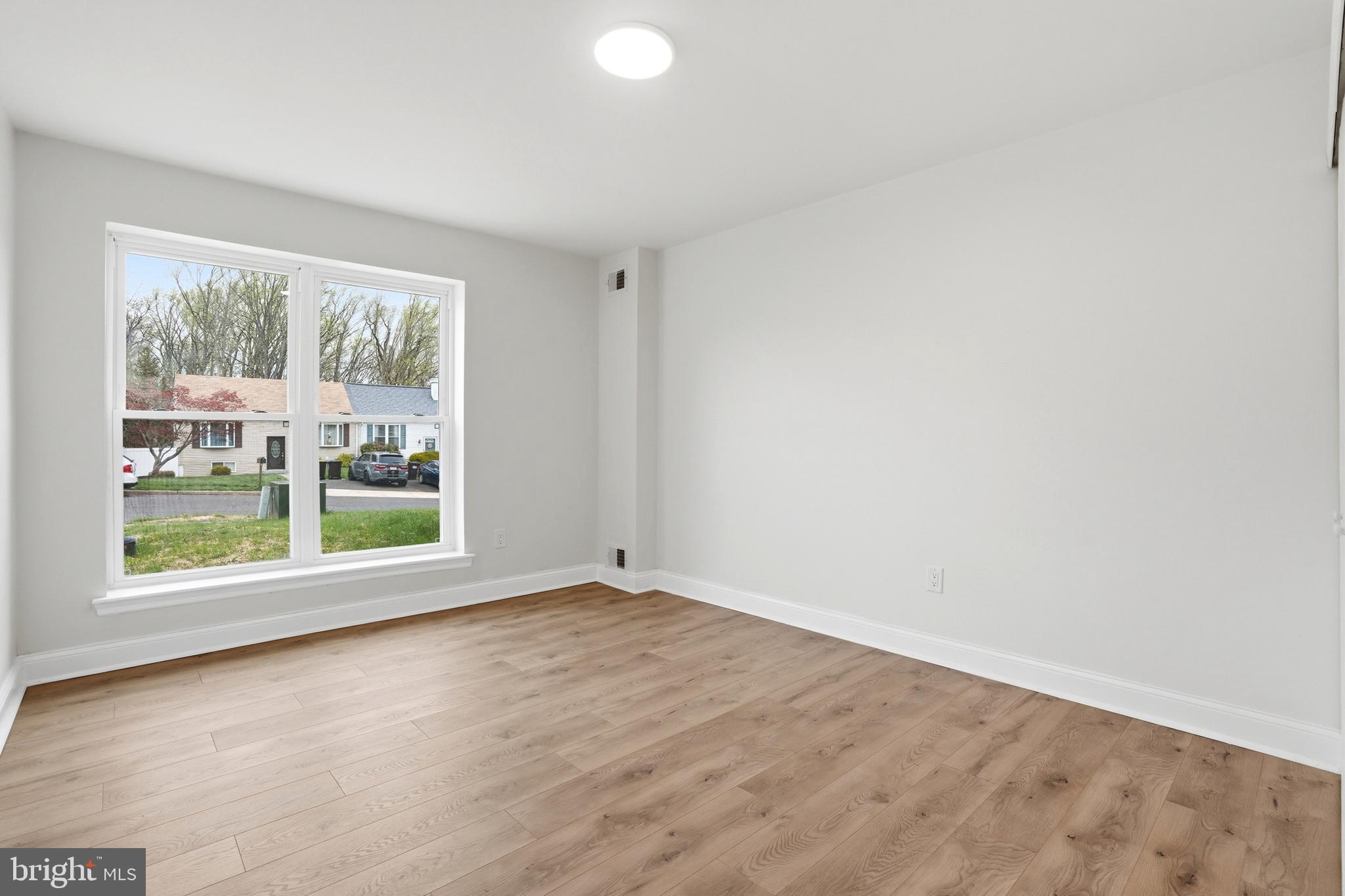 6687 PICKWICK COURT