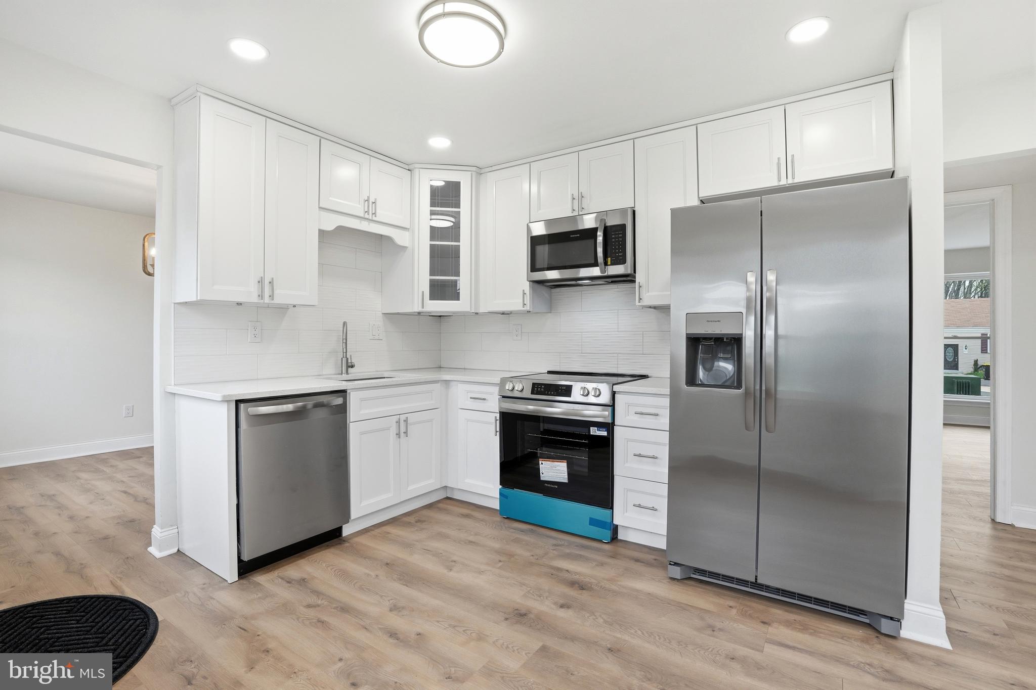 6687 PICKWICK COURT