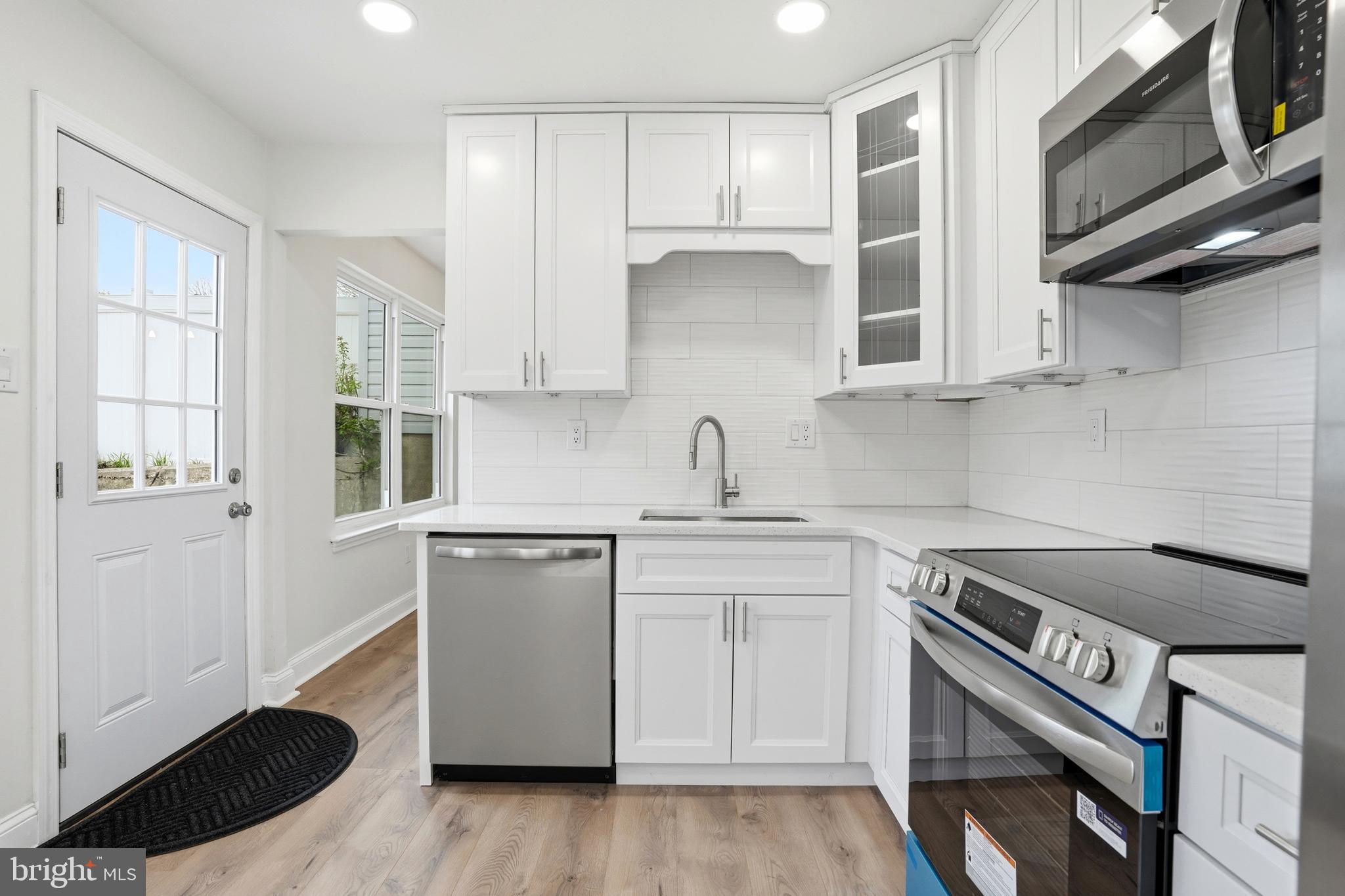 6687 PICKWICK COURT