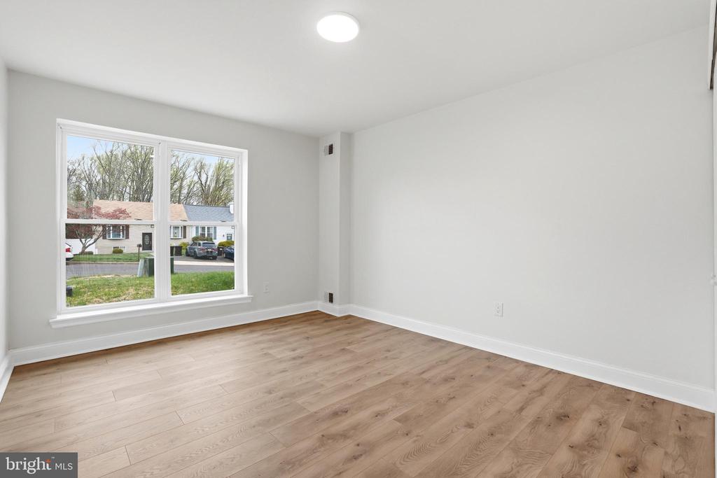 6687 PICKWICK COURT
