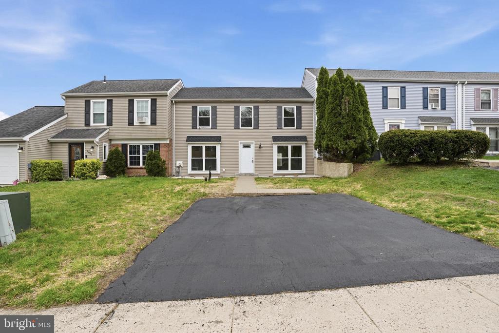6687 PICKWICK COURT