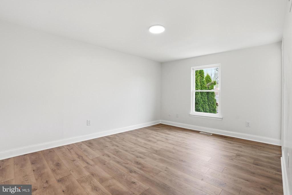 6687 PICKWICK COURT