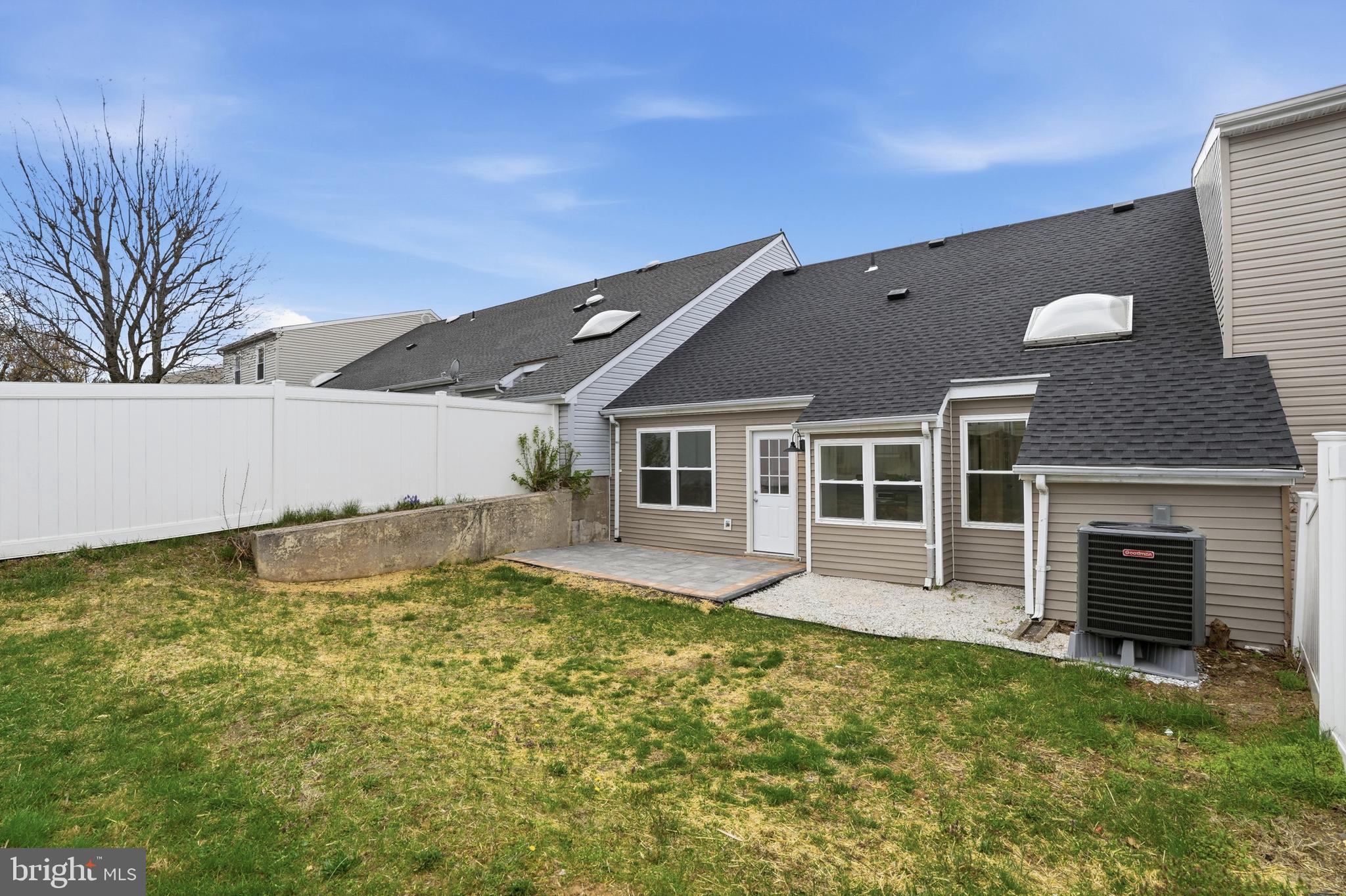 6687 PICKWICK COURT
